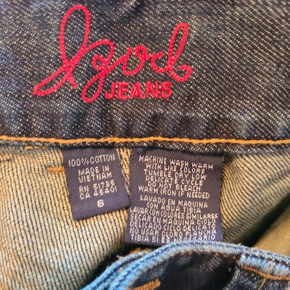 IZOD Woman's Traditional Denim Blue Jeans,  Size: 6 Color: Blue - Picture 10 of 14